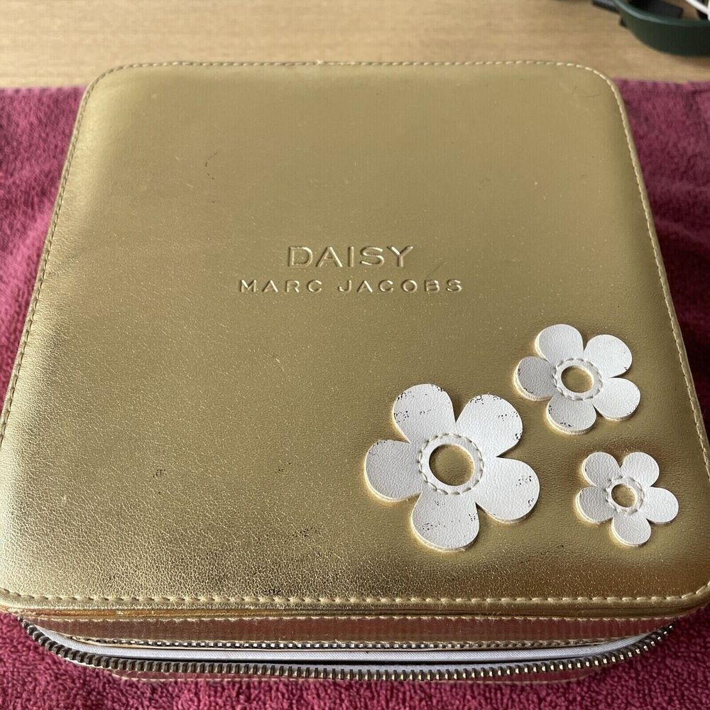 Marc Jacobs Daisy cosmetic travel bag gold large‎ deep zipped cubic box 7" x 7"
